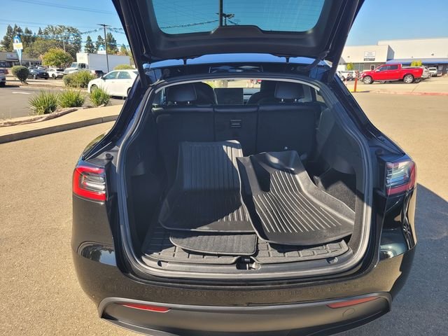 Used 2024  Tesla Long Range image 11
