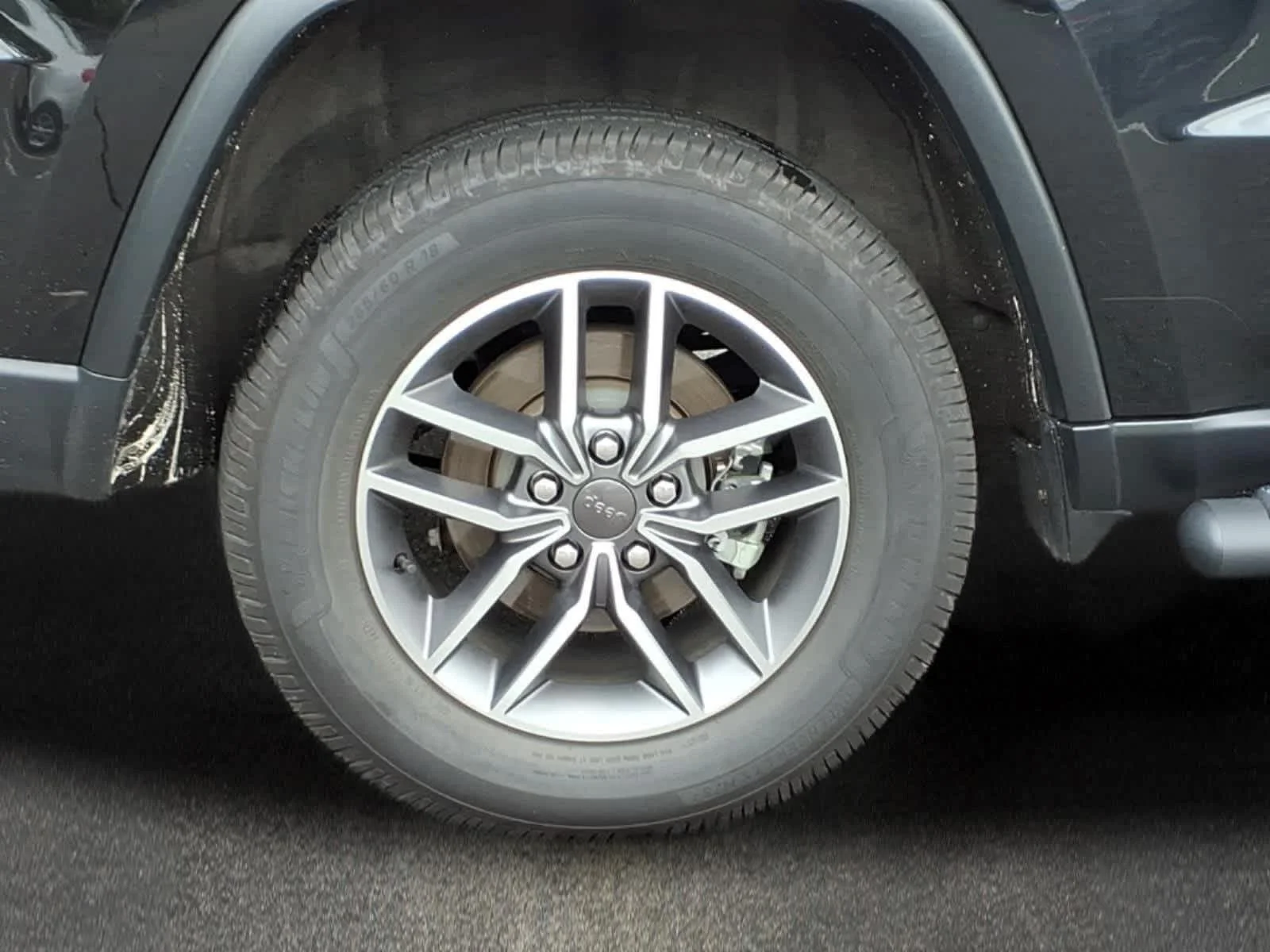 Used 2021 Diamond Black Crystal Pearlcoat Jeep Limited image 9