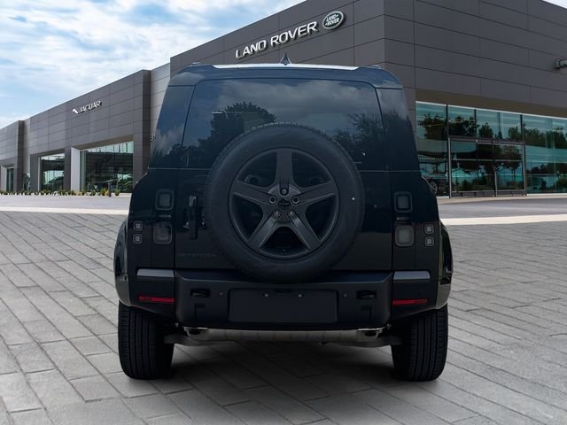 New 2026 Santorini Black Land Rover X-Dynamic SE image 4