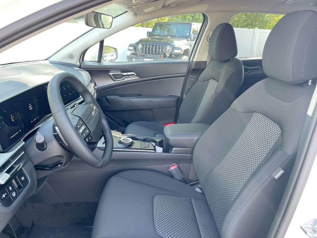 Used 2026 White Kia S image 37