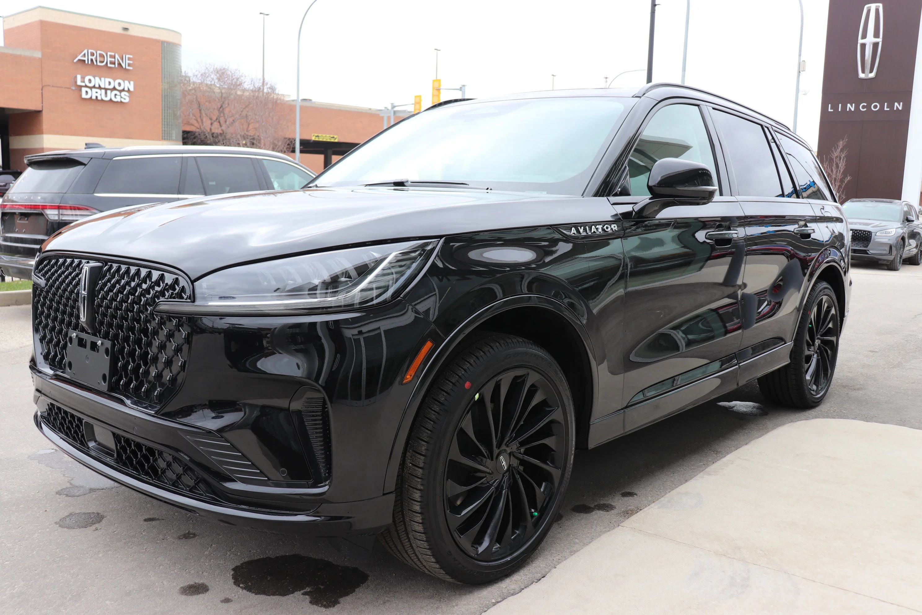 New 2026 INFINITE BLACK METALLIC Lincoln Reserve image 5