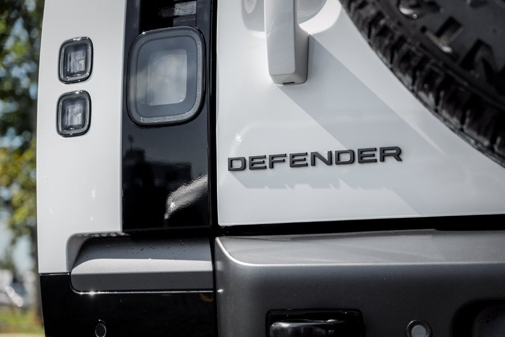 2026 Land Rover Defender X-Dynamic SE - Photo 8