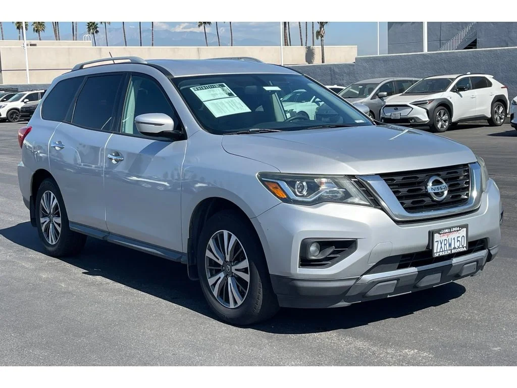 Used 2017 Brilliant Silver Metallic Nissan SV image 8