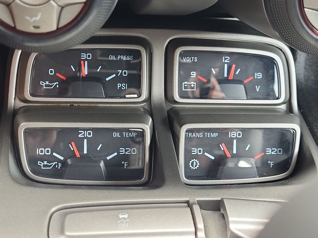 Used 2015 White Chevrolet 2LT image 32