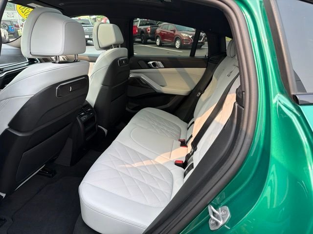 Used 2026 Green BMW M60i image 27