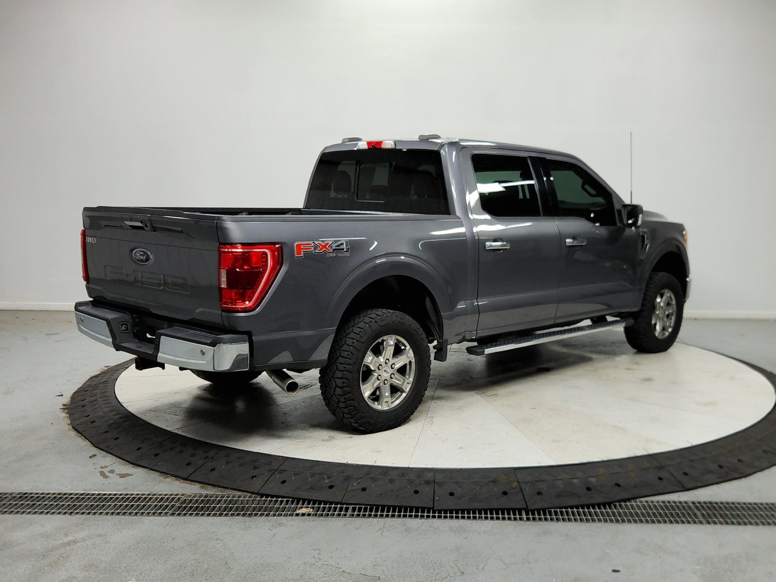 Used 2021 Gray Ford XLT image 8