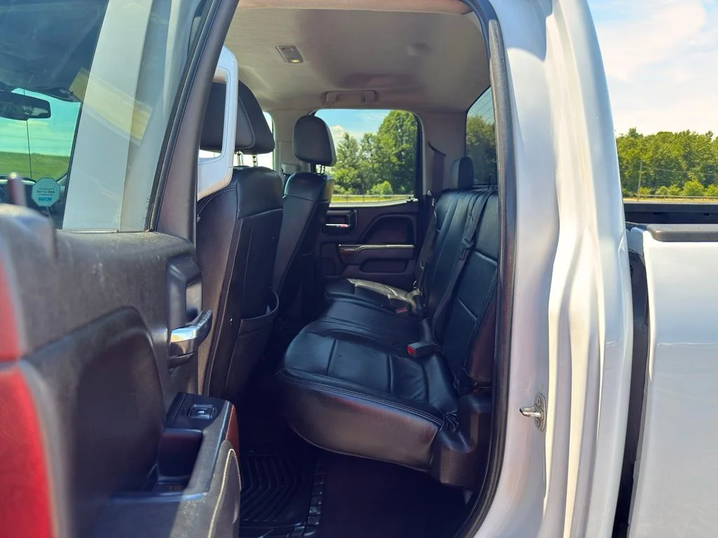 Used 2016 White GMC SLT image 23
