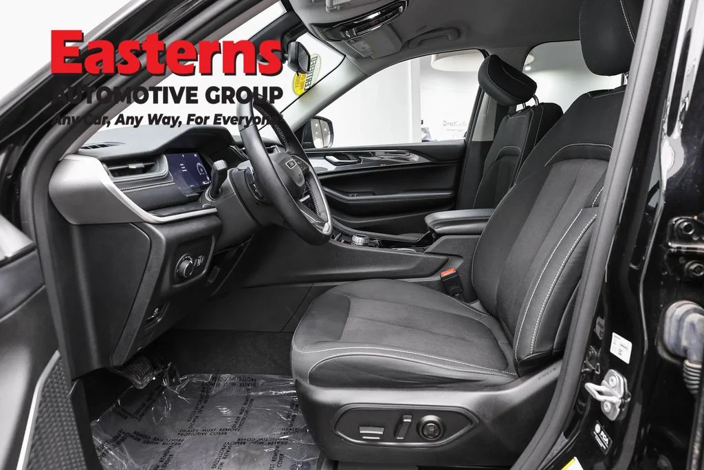 Used 2022 Black Jeep Laredo image 14