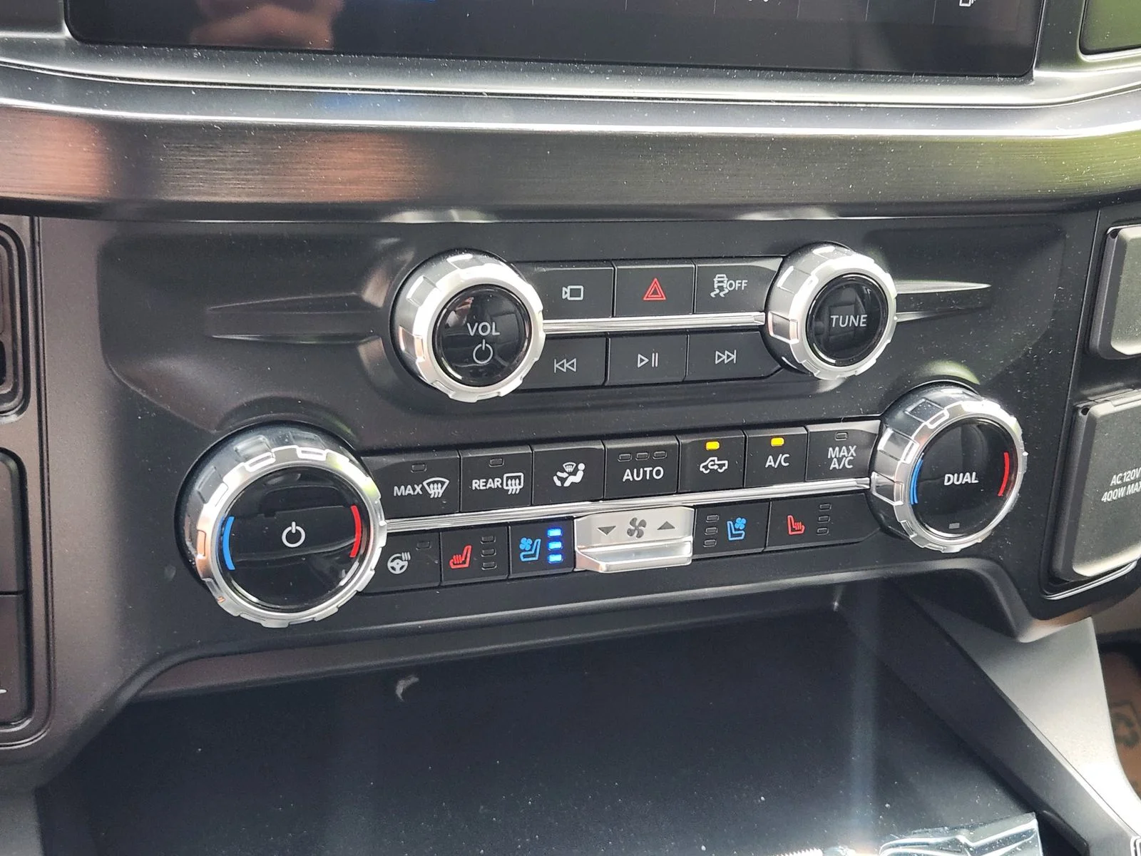 New 2026 Star White Metallic Tri-Coat Ford F-250® Lariat® image 14