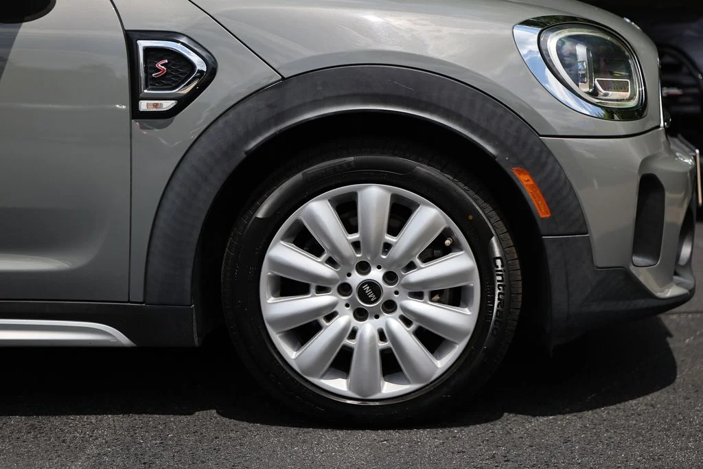 Used 2021 Moonwalk Gray Metallic MINI Classic image 5