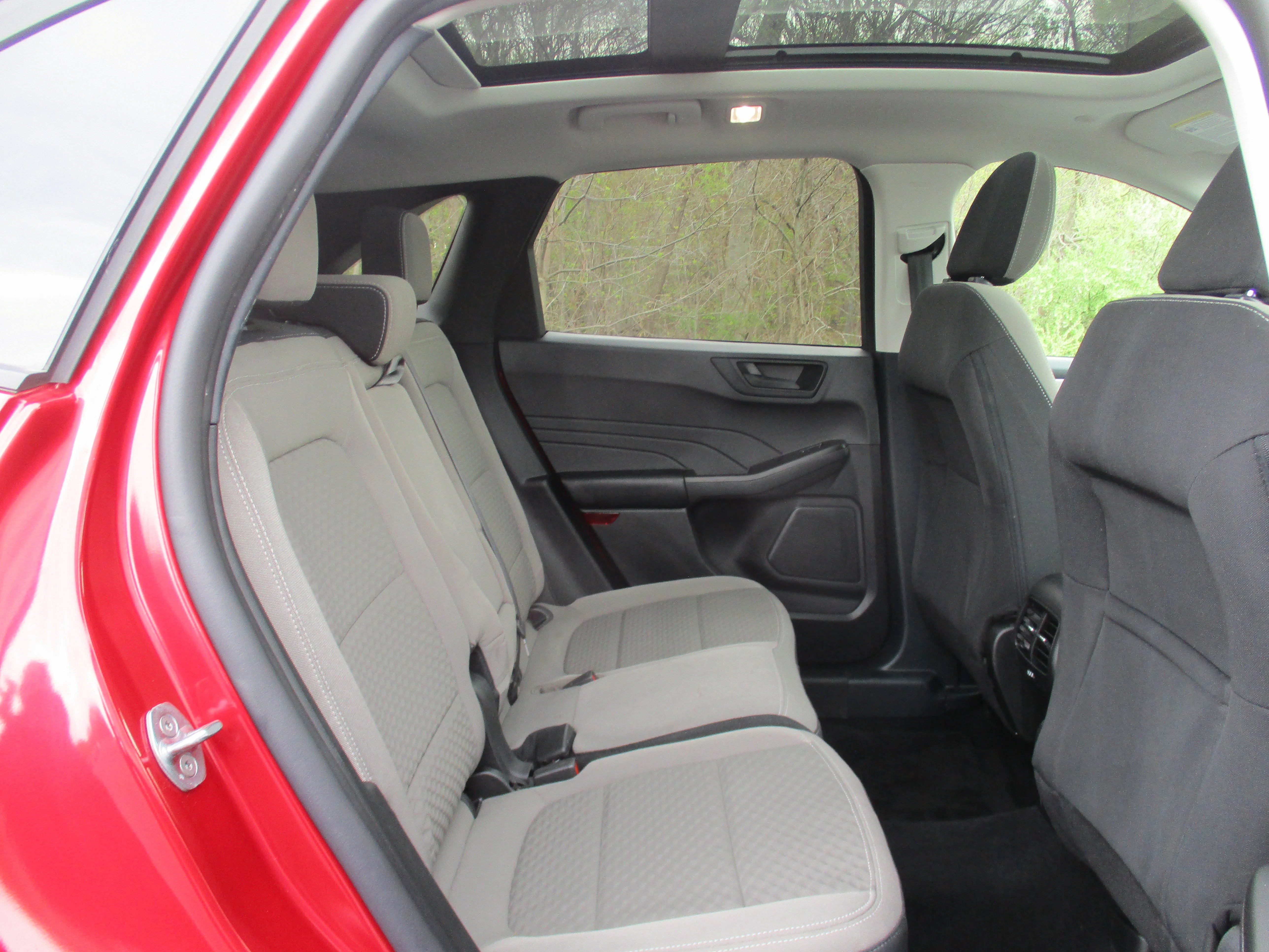 Used 2022 Rapid Red Metallic Tinted Clearcoat Ford SE image 39