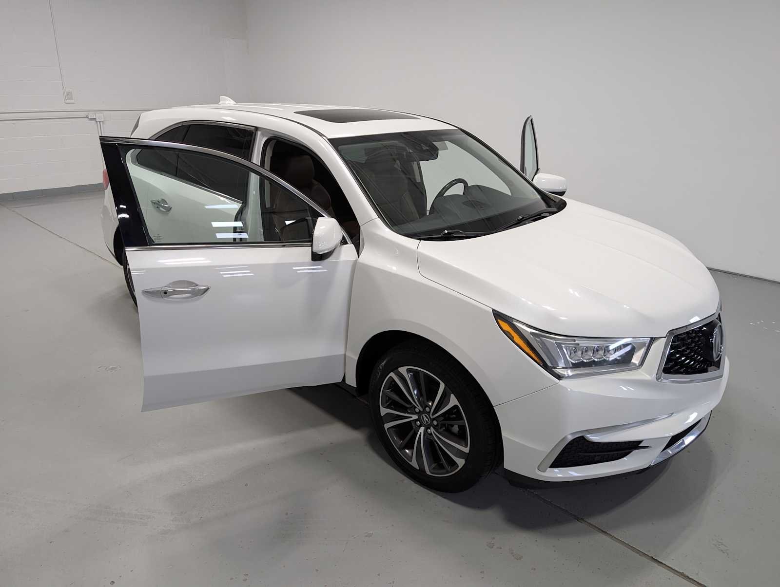 Used 2020 Platinum White Pearl Acura w/Technology Pkg image 16