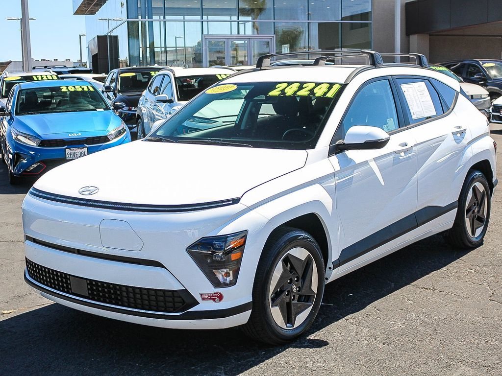 Used 2024 White Hyundai SEL image 3