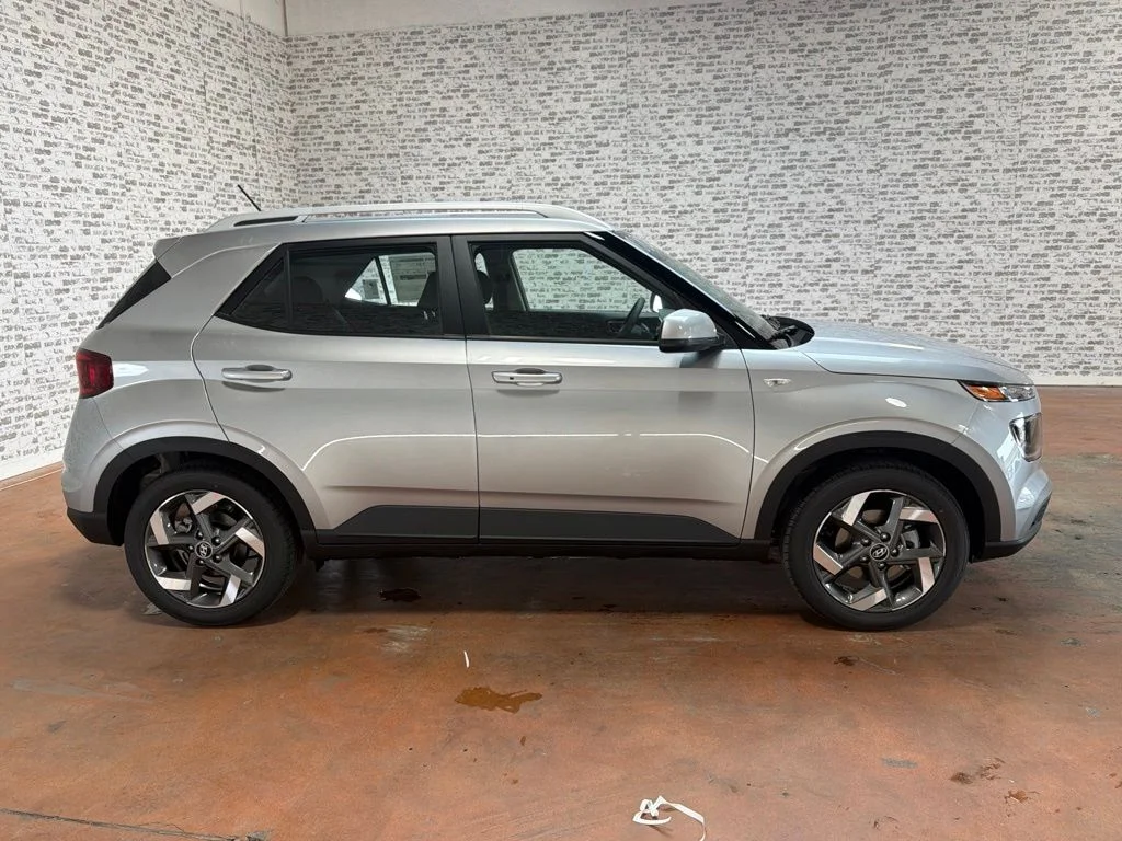 New 2026 Shimmering Silver Hyundai SEL image 8