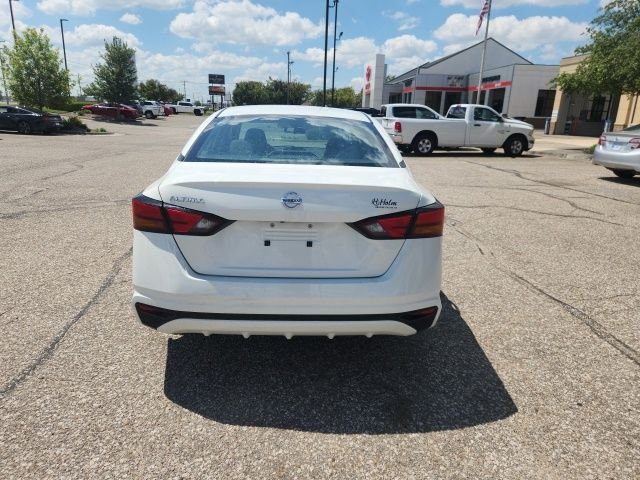 Used 2022 Glacier White Nissan 2.5 S image 2
