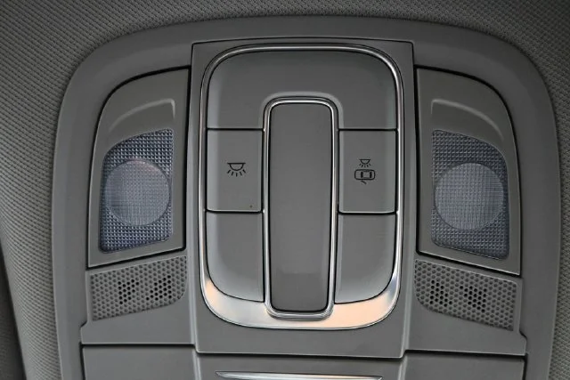 Used 2020 Black Hyundai SEL image 28