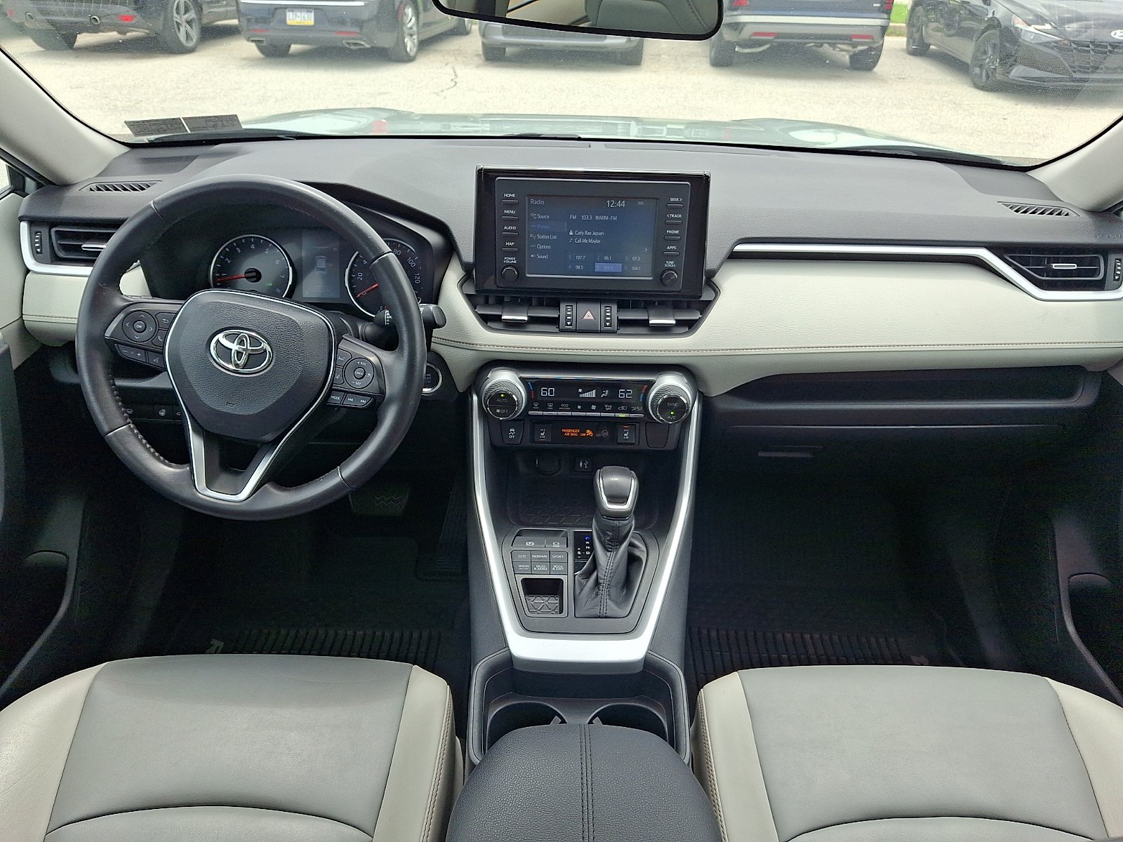 2019 Toyota RAV4 XLE Premium - Photo 16