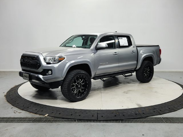 Used 2017 Silver Toyota SR5 image 4