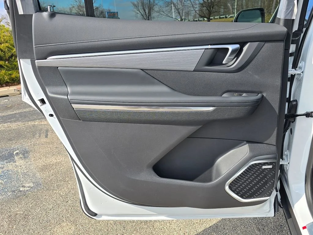 New 2026 Summit White Buick Preferred image 25