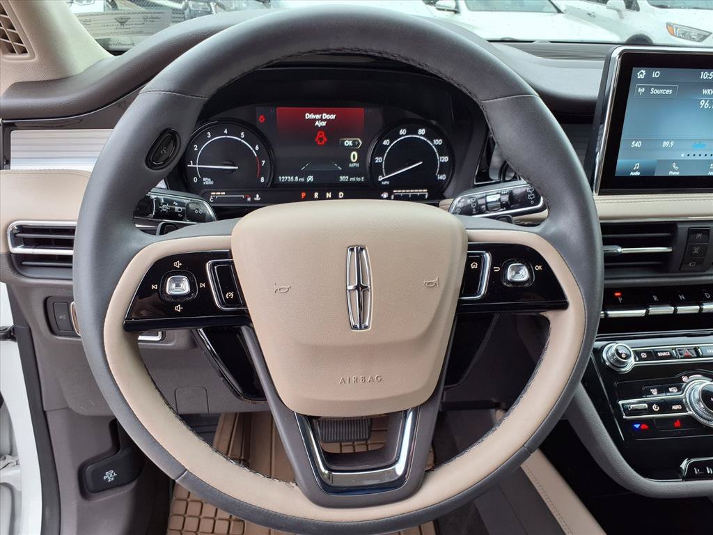Used 2022 Pristine White Metallic Tri-Coat Lincoln Standard image 15