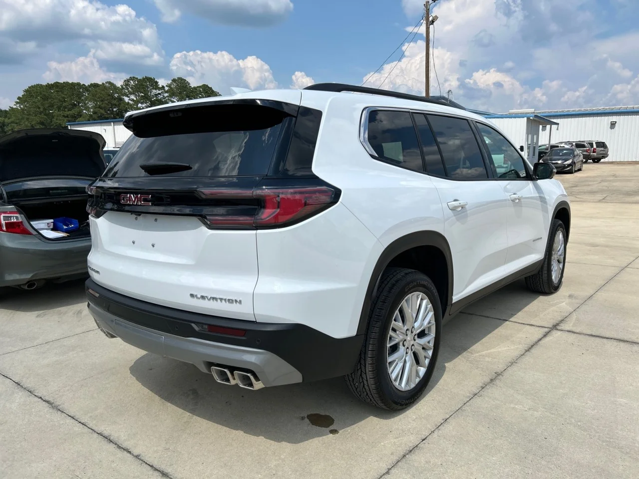 New 2026 Summit White GMC Elevation image 3