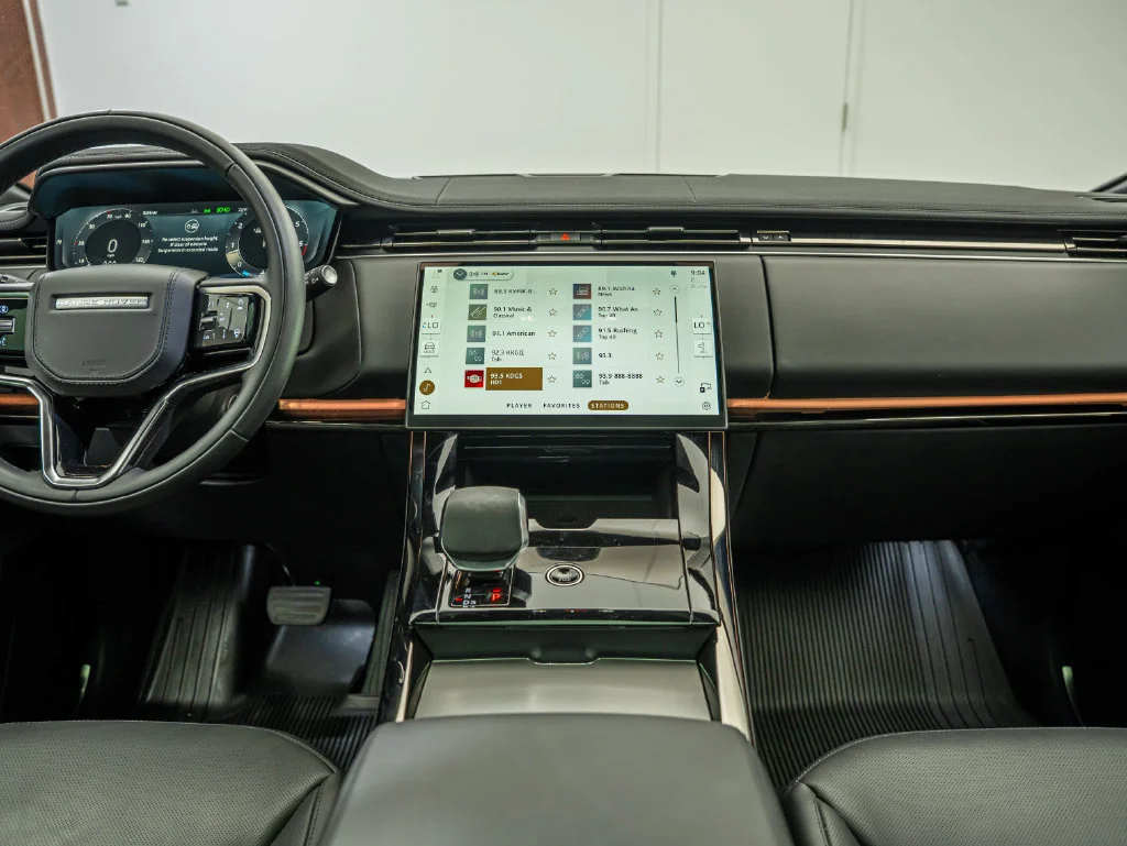 Used 2026 Santorini Black Land Rover SE image 27