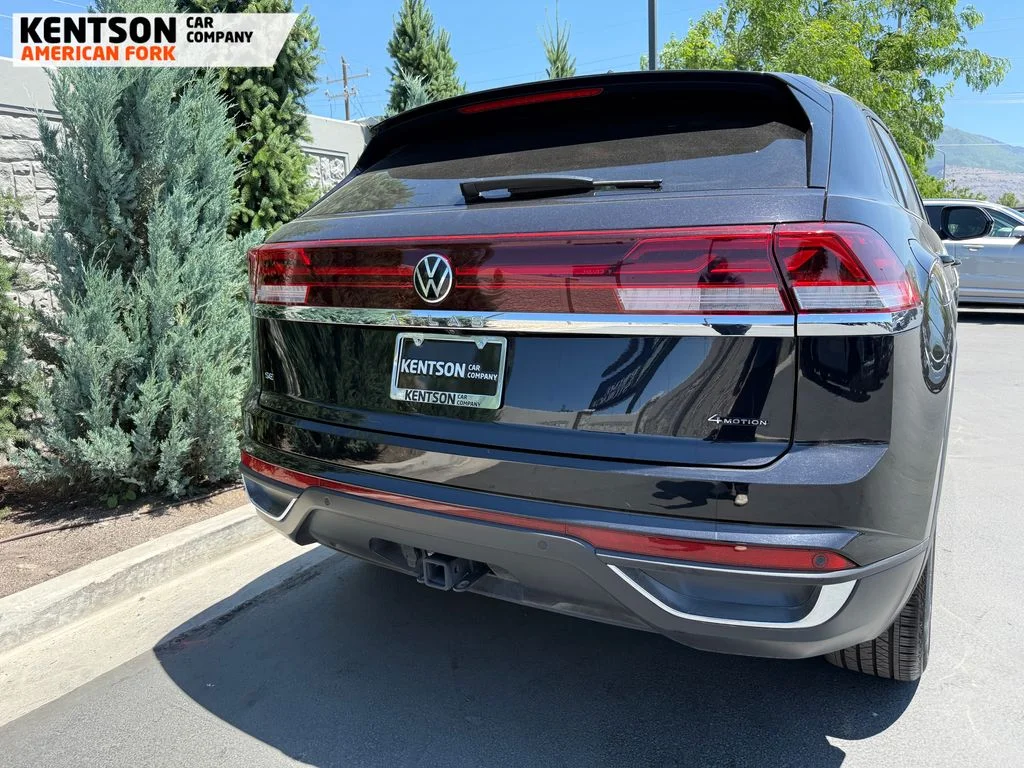 Used 2025 Black Volkswagen 2.0T SE w/Technology image 32