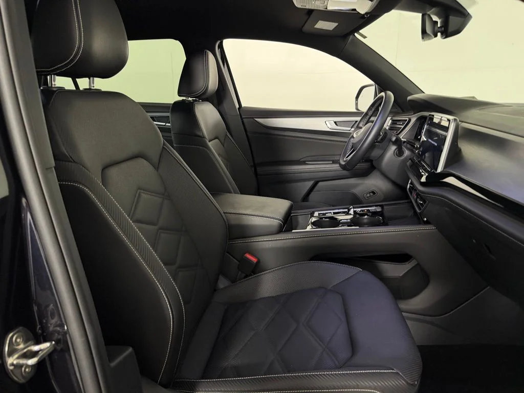 2025 Volkswagen Atlas Cross Sport SE w/Tech - Photo 31