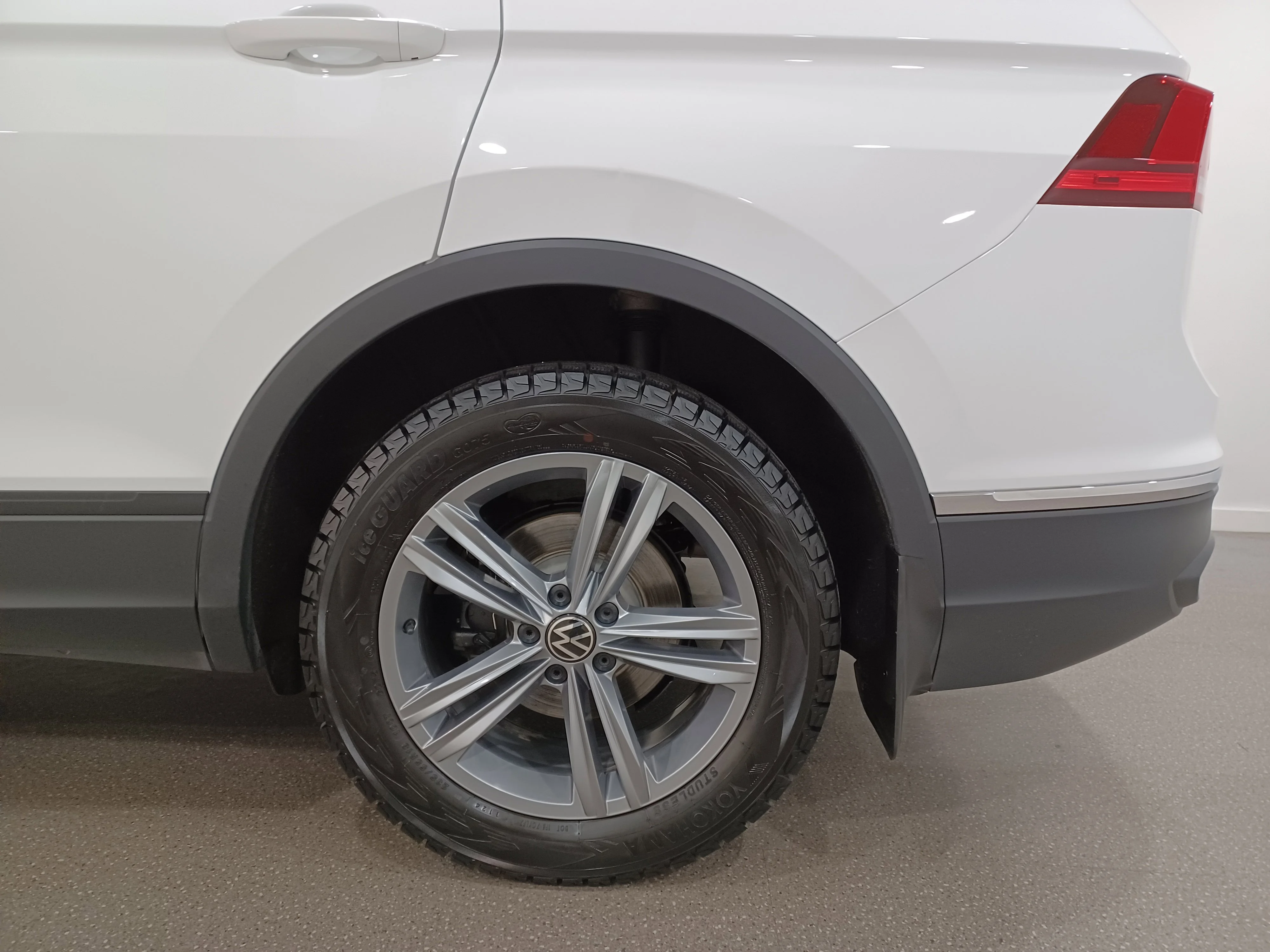 Certified Used 2024 Pure White Volkswagen Comfortline 4Motion*Adapt Cruise | Remote Start | Htd Lthr & Wheel | Pano Roof | Blind Spot Detect image 21
