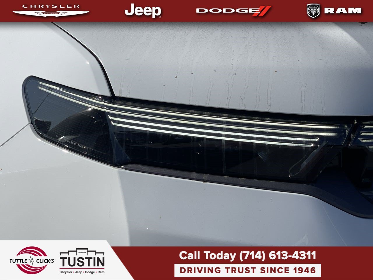 New 2026 Bright White Clear-Coat Exterior Paint Jeep Summit Reserve image 7