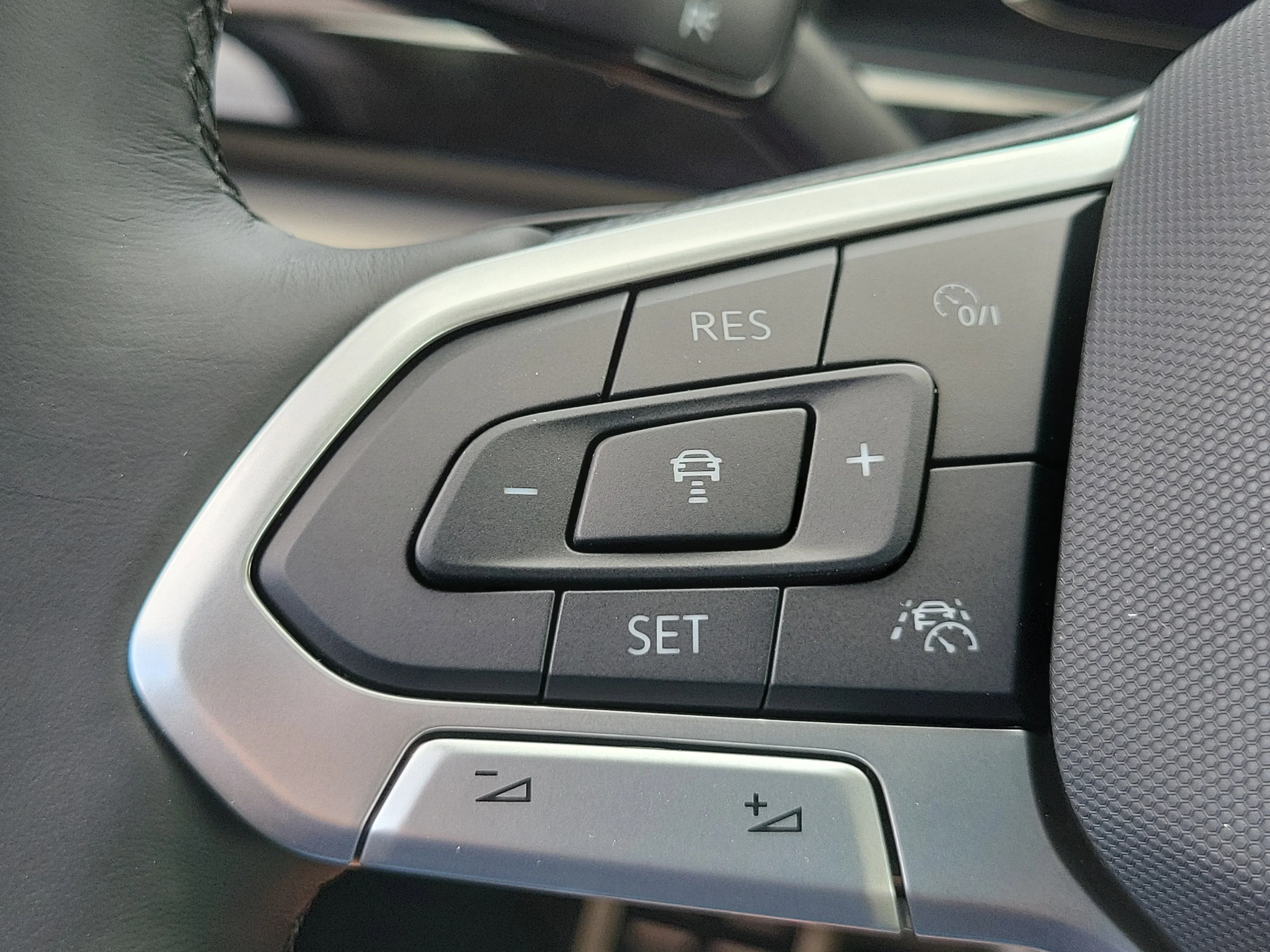 2026 Volkswagen Atlas SEL Premium R-Line - Photo 25