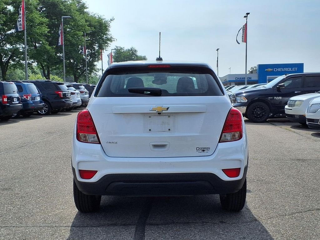 Used 2019 White Chevrolet LS image 6