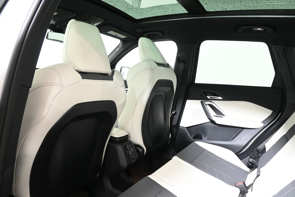 New 2026 White Metallic BMW xDrive28i image 32