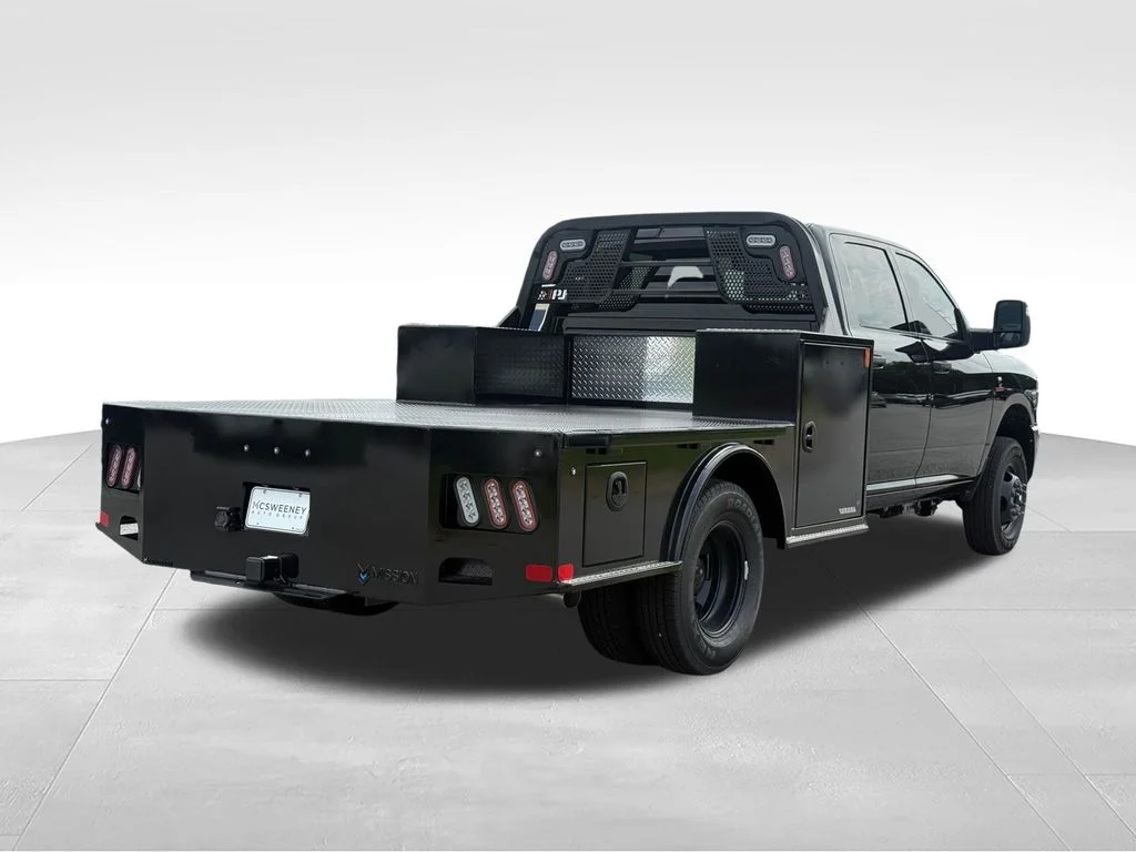 New 2026 Diamond Black Crystal Pearl-Coat Exterior Paint RAM Tradesman image 29