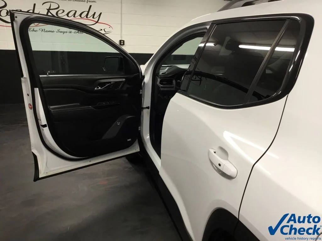Used 2022 White GMC AT4 image 21