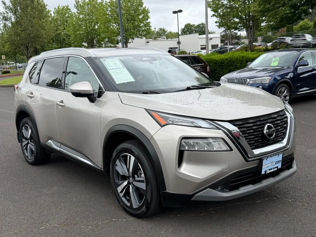 Used 2021 Champagne Silver Metallic Nissan SL image 2
