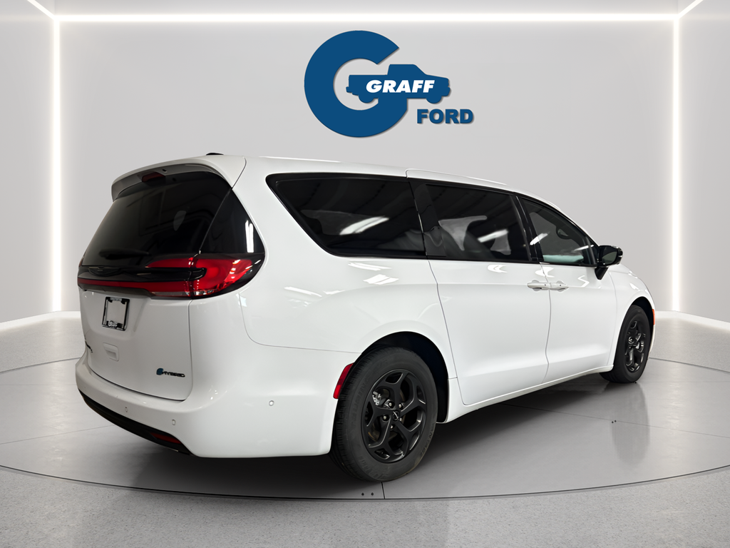 Used 2024 White Chrysler Select S Appearance image 6