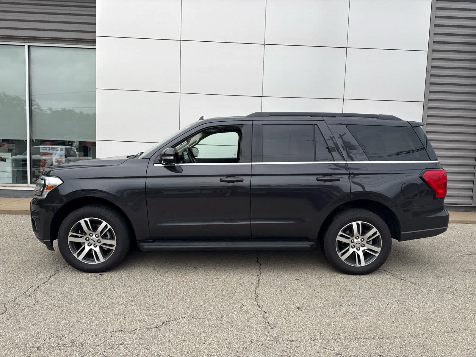 Used 2024 Dark Matter Gray Metallic Ford XLT image 10