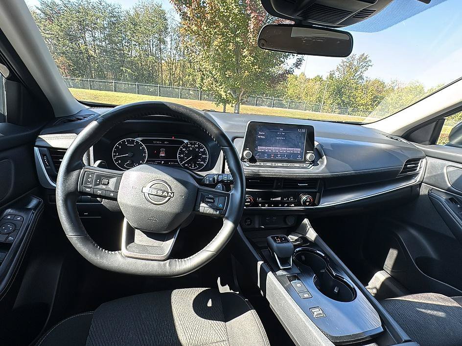 Used 2025 Super Black Nissan SV image 29