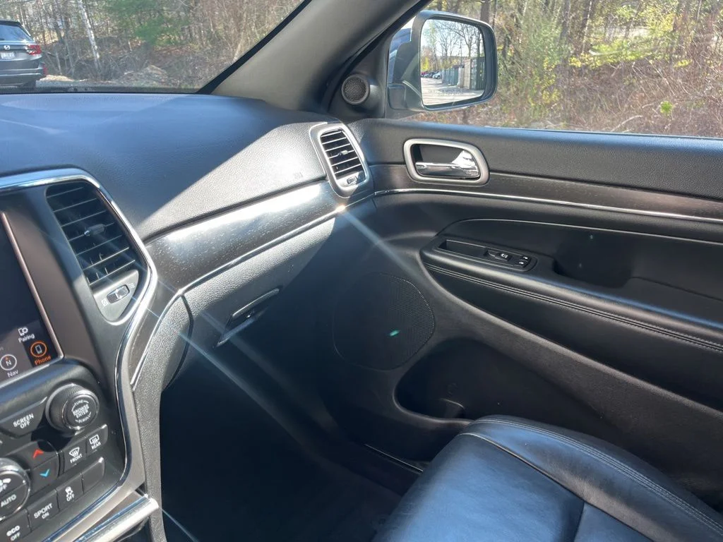 Used 2018 True Blue Jeep Limited image 22
