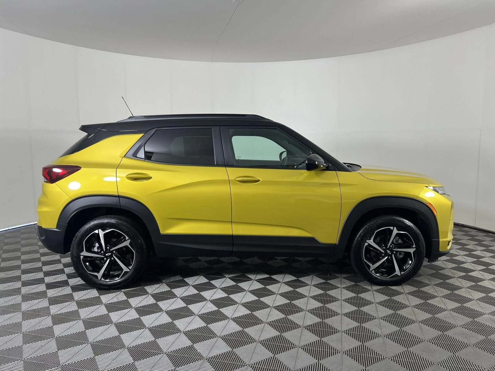 Used 2023 Yellow Metallic Chevrolet RS image 22