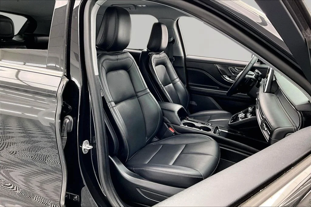 Used 2022 Black Metallic Lincoln Standard image 7