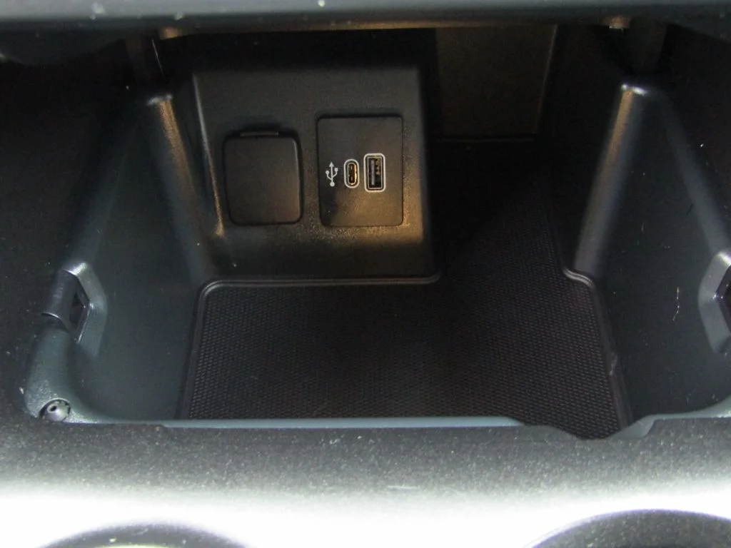 Used 2025 Star White Ford Active image 33