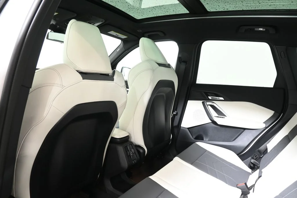 New 2026 White BMW xDrive28i image 32