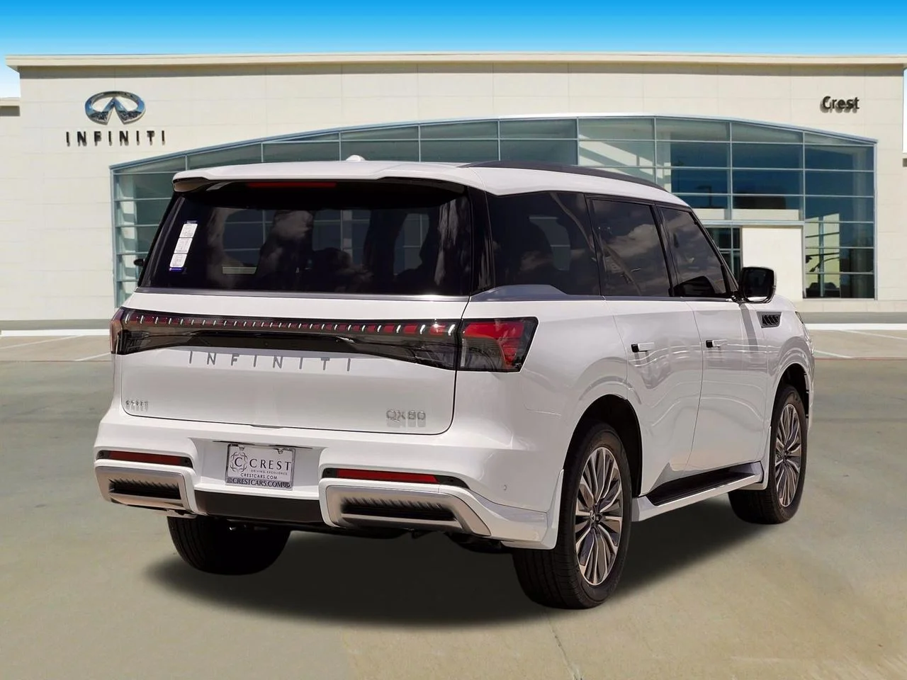New 2026 Radiant White INFINITI LUXE image 3
