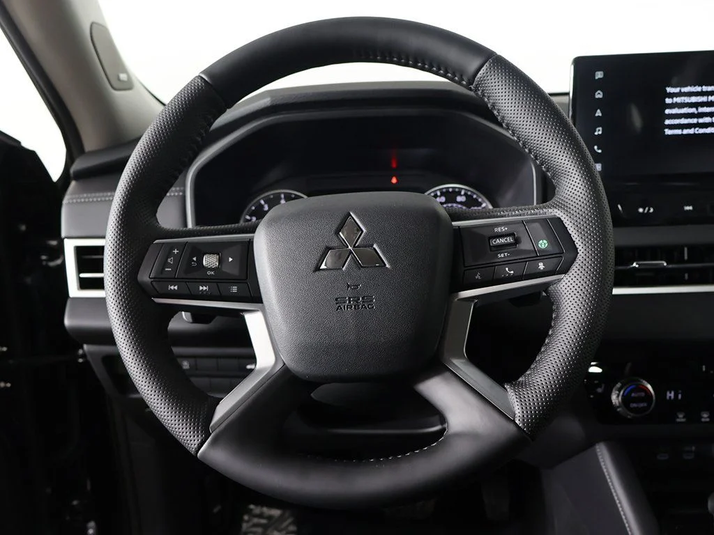 New 2026 Black Mitsubishi SE image 36