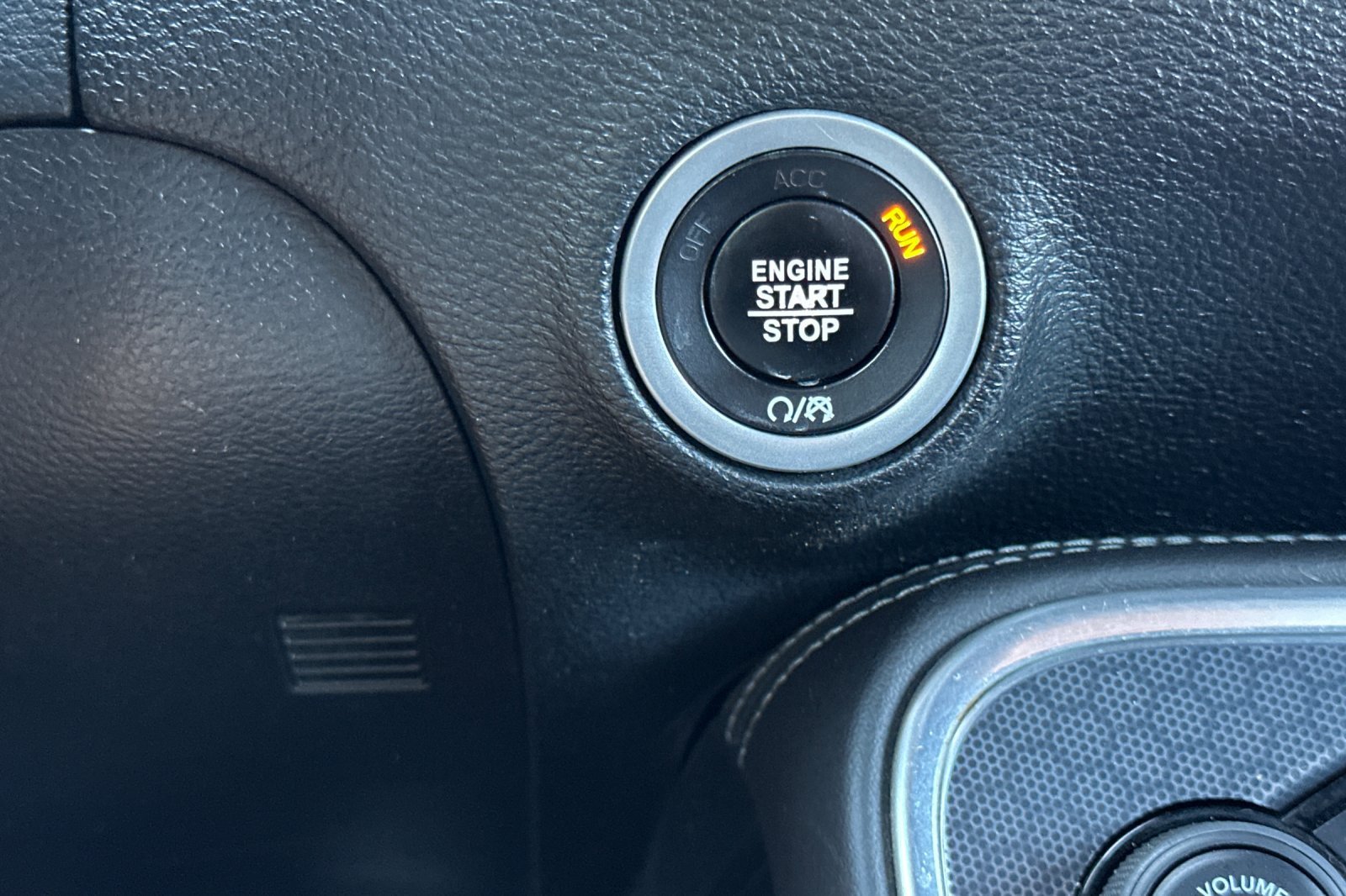 Used 2018 Destroyer Gray Clearcoat Dodge SXT Plus image 21