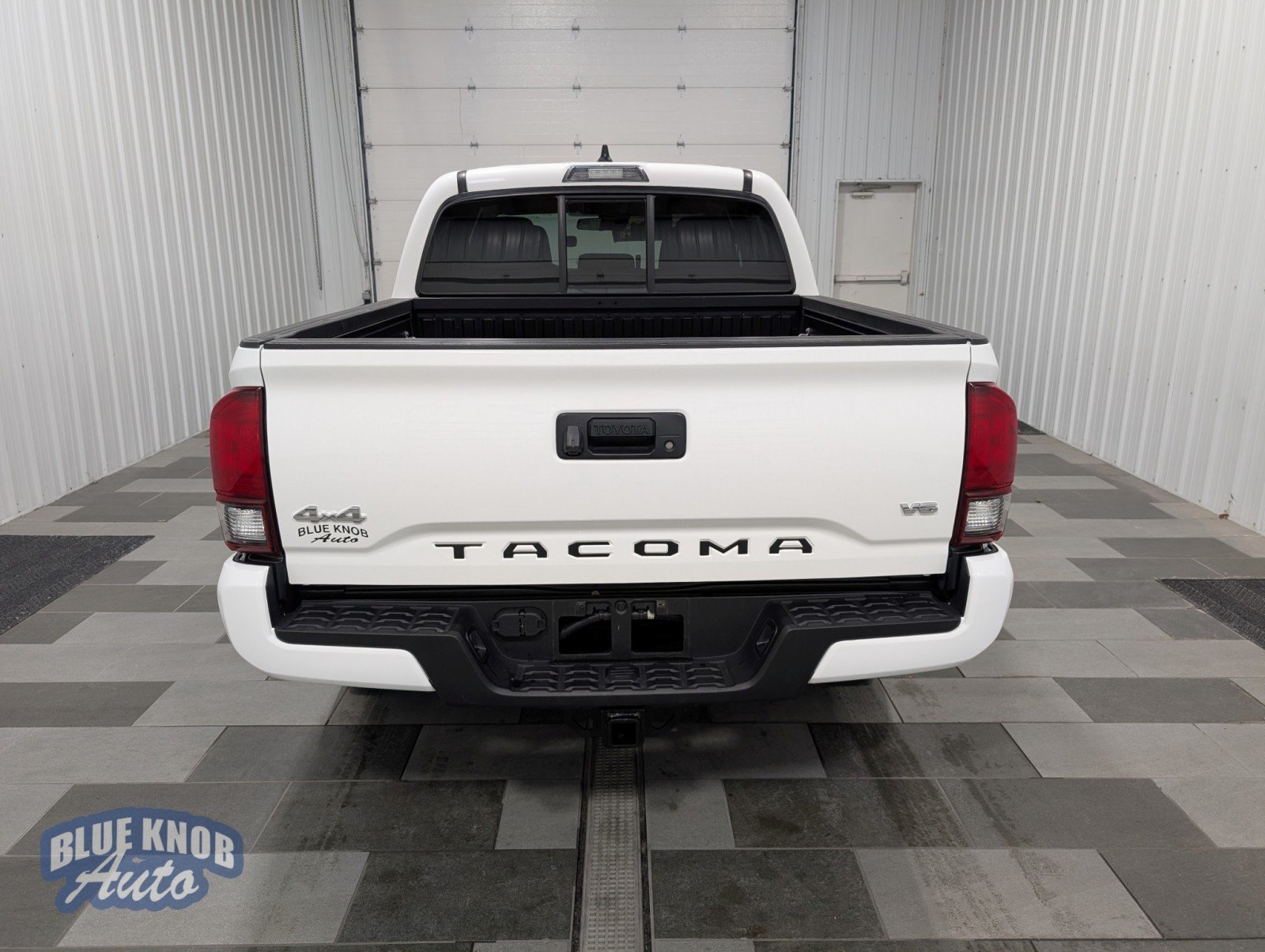 2022 Toyota Tacoma SR photo 4