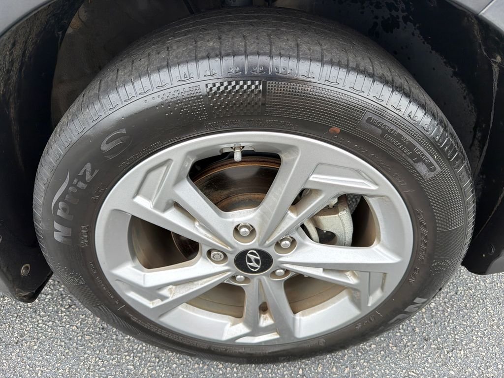Used 2023 White Hyundai SEL image 12