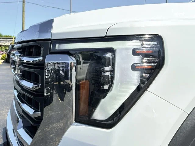 Used 2024 White GMC SLT image 14